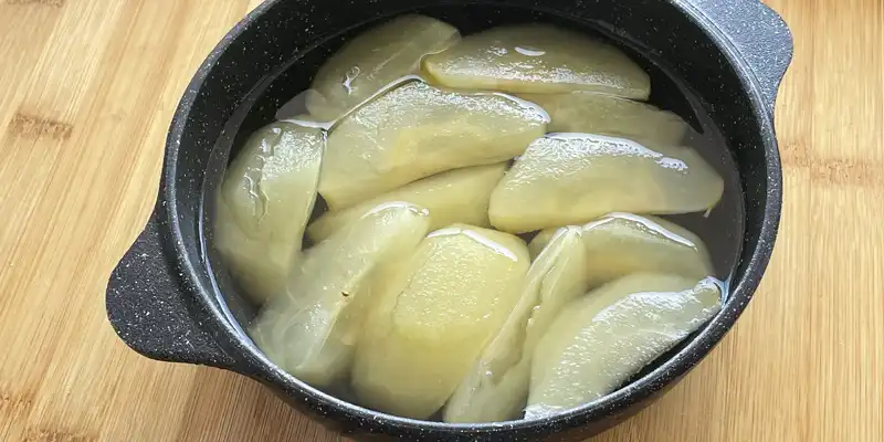 Boiled apple (without skin)