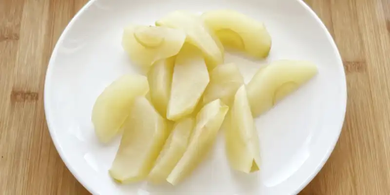 Cooked apple (without skin)