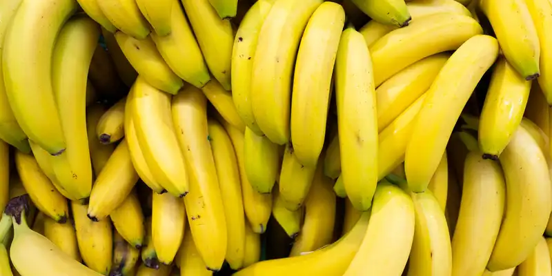 Surowy banan