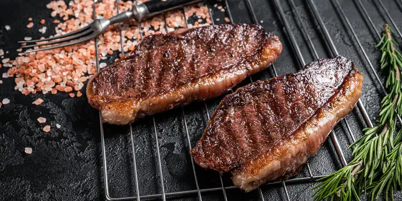 Faux-filet de bison grillé