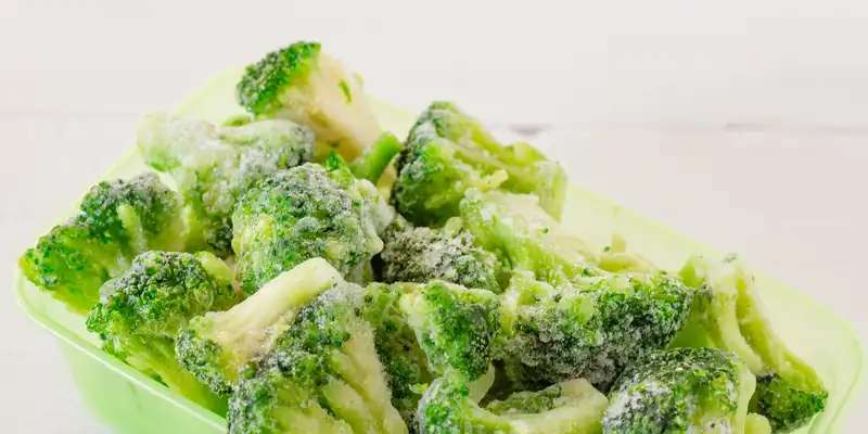 Frozen broccoli (chopped)