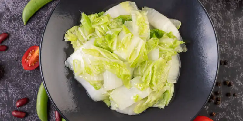 Boiled chinese pe tsai cabbage (with salt)