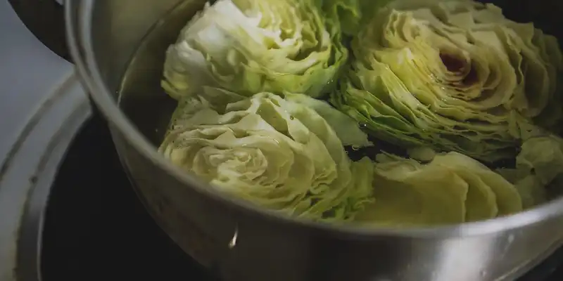 Boiled cabbage (with salt)