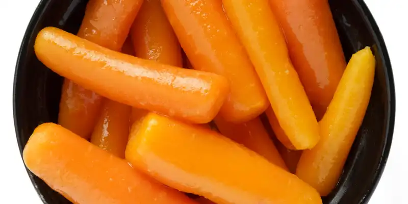 Canned carrot (with salt)