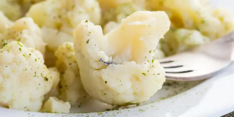 Boiled cauliflower (with salt)