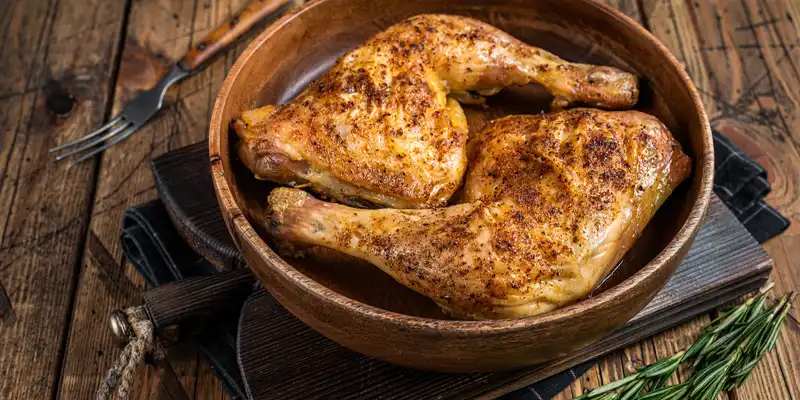 Pilon de poulet frit (viande et peau)