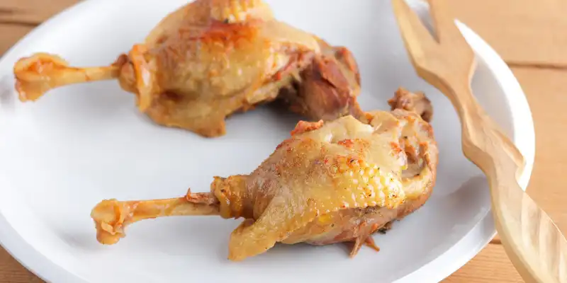 Pattes de poulet à l'étuvée