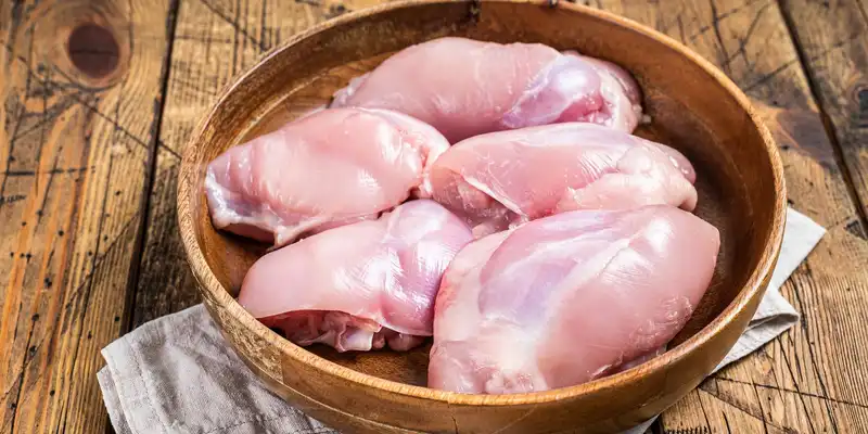 Haut de cuisse de poulet cru (viande uniquement)