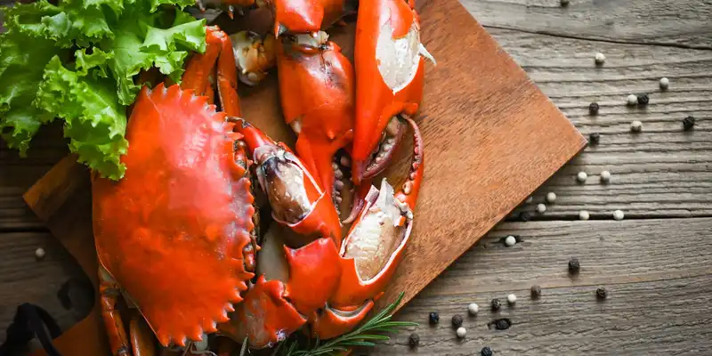 Raw queen crab