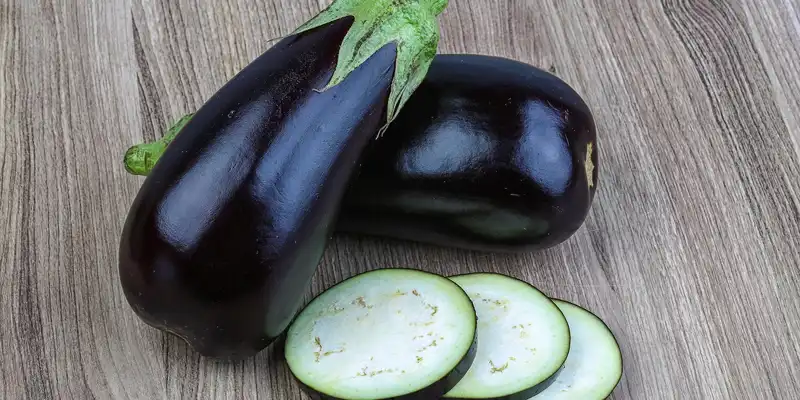 Aubergine (mit Salz)