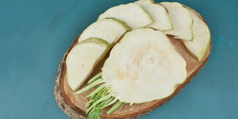 Boiled kohlrabi (with salt)