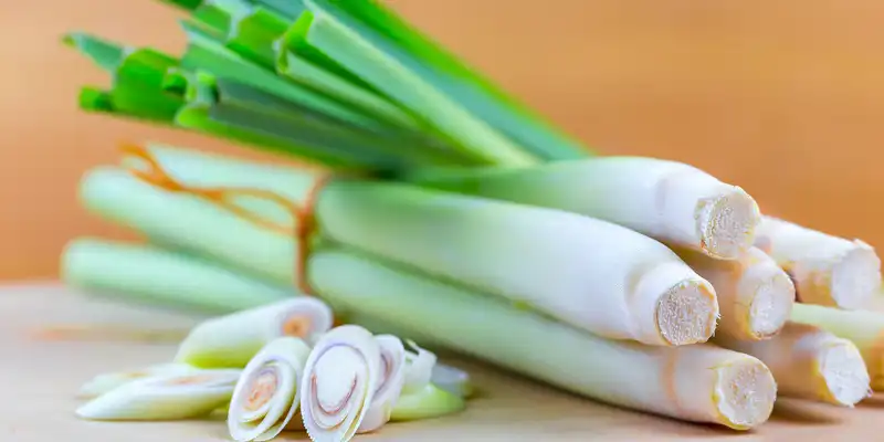 Raw lemon grass (citronella)