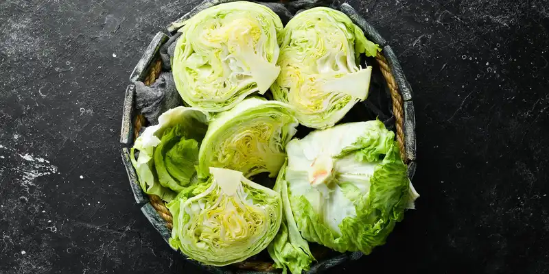 Lechuga iceberg cruda