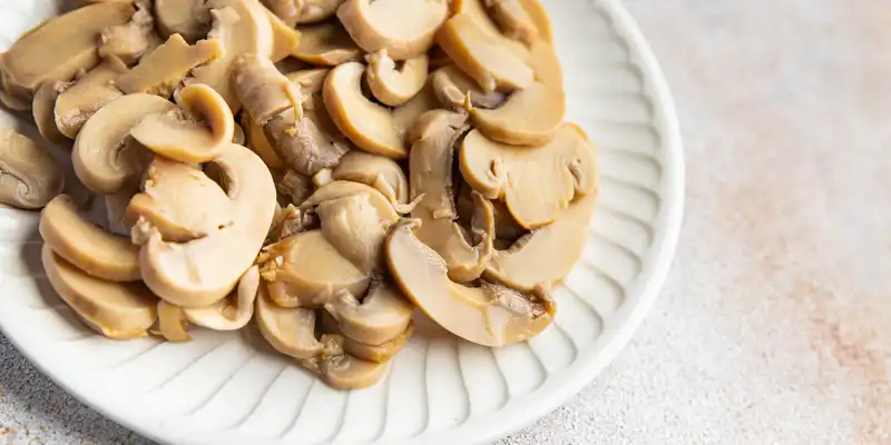 Boiled white mushrooms (with salt)