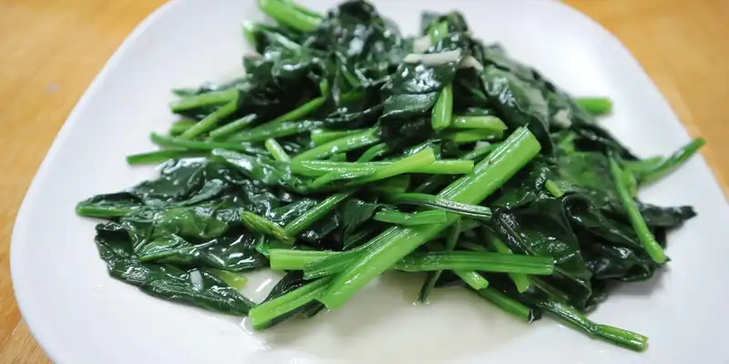 Boiled new zealand spinach (with salt)