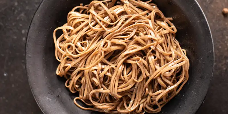 Cooked soba noodles