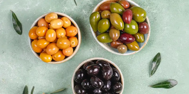 Canned pickled olives