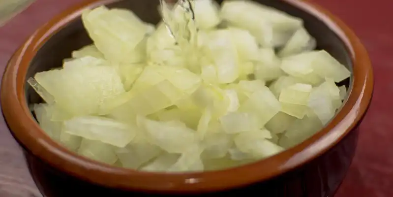 Boiled onion (with salt)