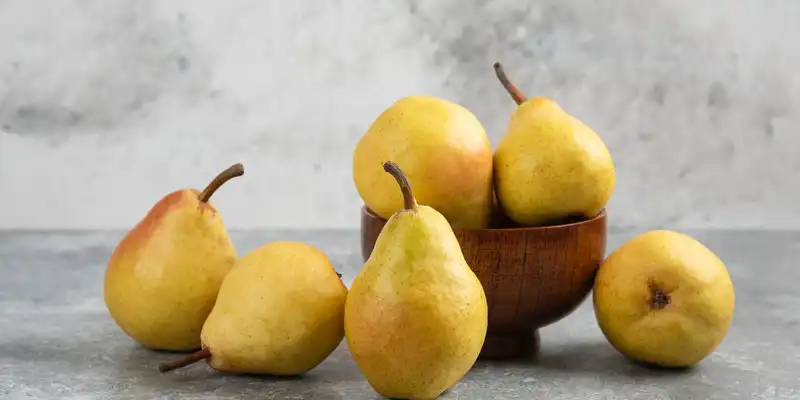 Raw bartlett pear