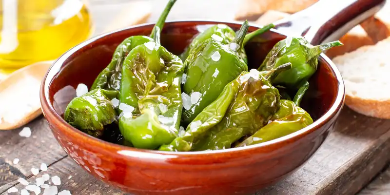 Cooked green pepper (with salt)