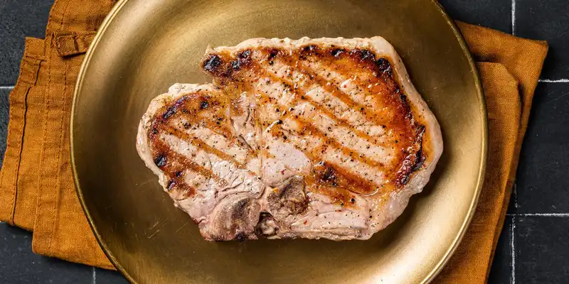 Broiled pork shoulder (bone in, chops)