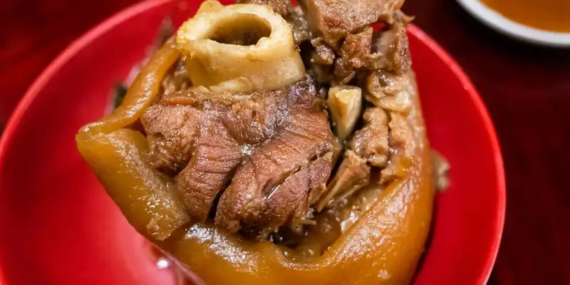 Simmered pork feet