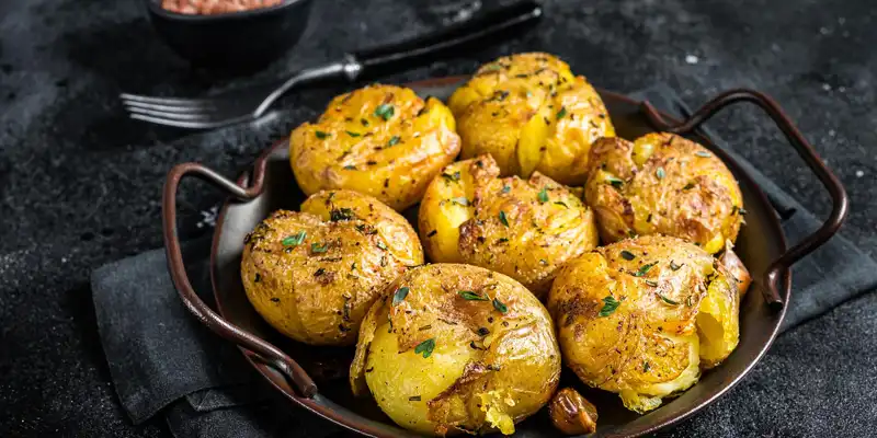 Cooked russet potato (flesh and skin)