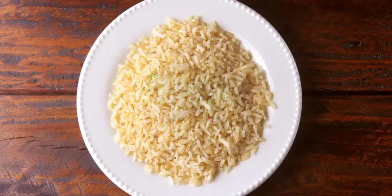 Riz brun à grain moyen cuit