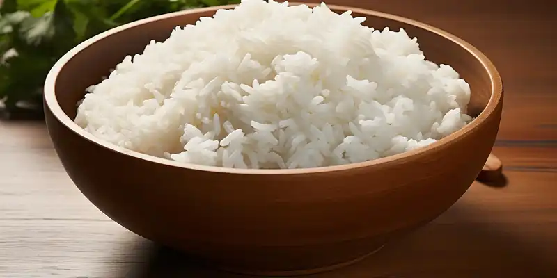 Cooked long grain rice (with salt)