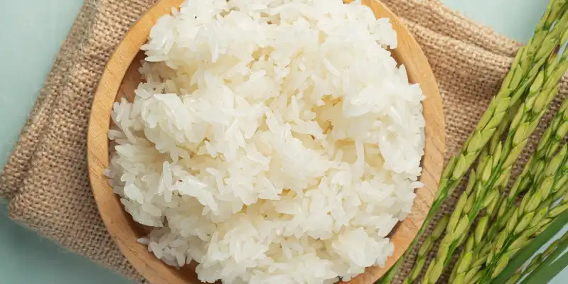 Cooked glutinous white rice