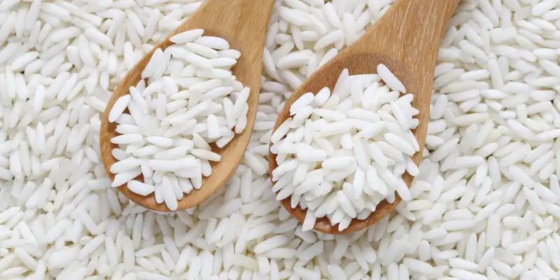 Raw glutinous white rice