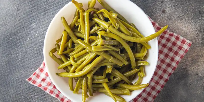 Canned green snap beans (with salt)