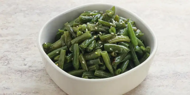 Boiled green snap beans (with salt)