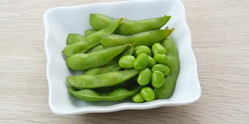 Raw green soybeans