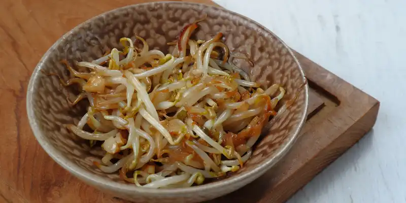 Steamed sprouted soybeans