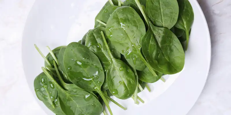 Cooked spinach (with salt)