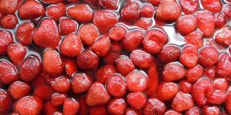 Canned strawberry