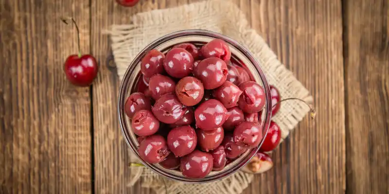 Canned sweet cherry