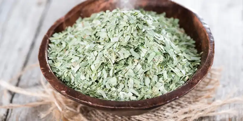 Dried tarragon