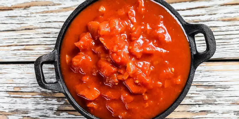 Stewed red tomatos