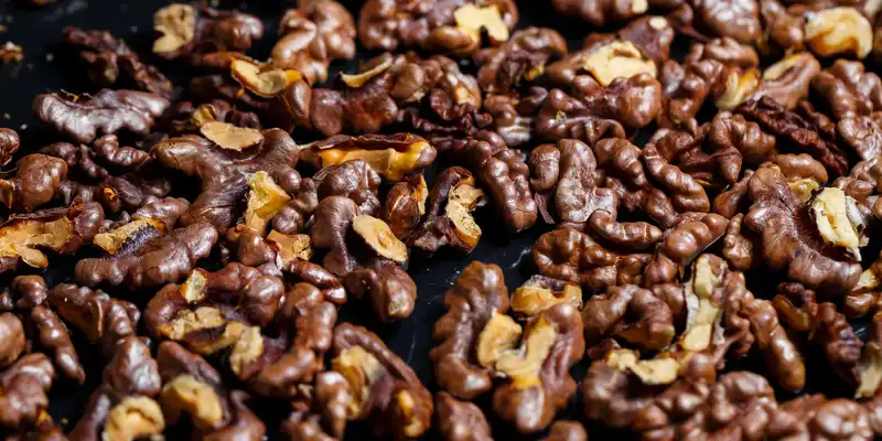 Dry roasted walnuts (with salt)