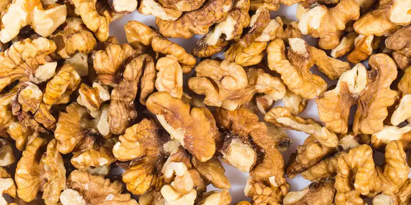 Walnuts (with salt)