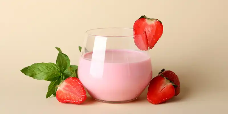 Yogur griego de fresa descremado (sin grasa, leche desnatada)